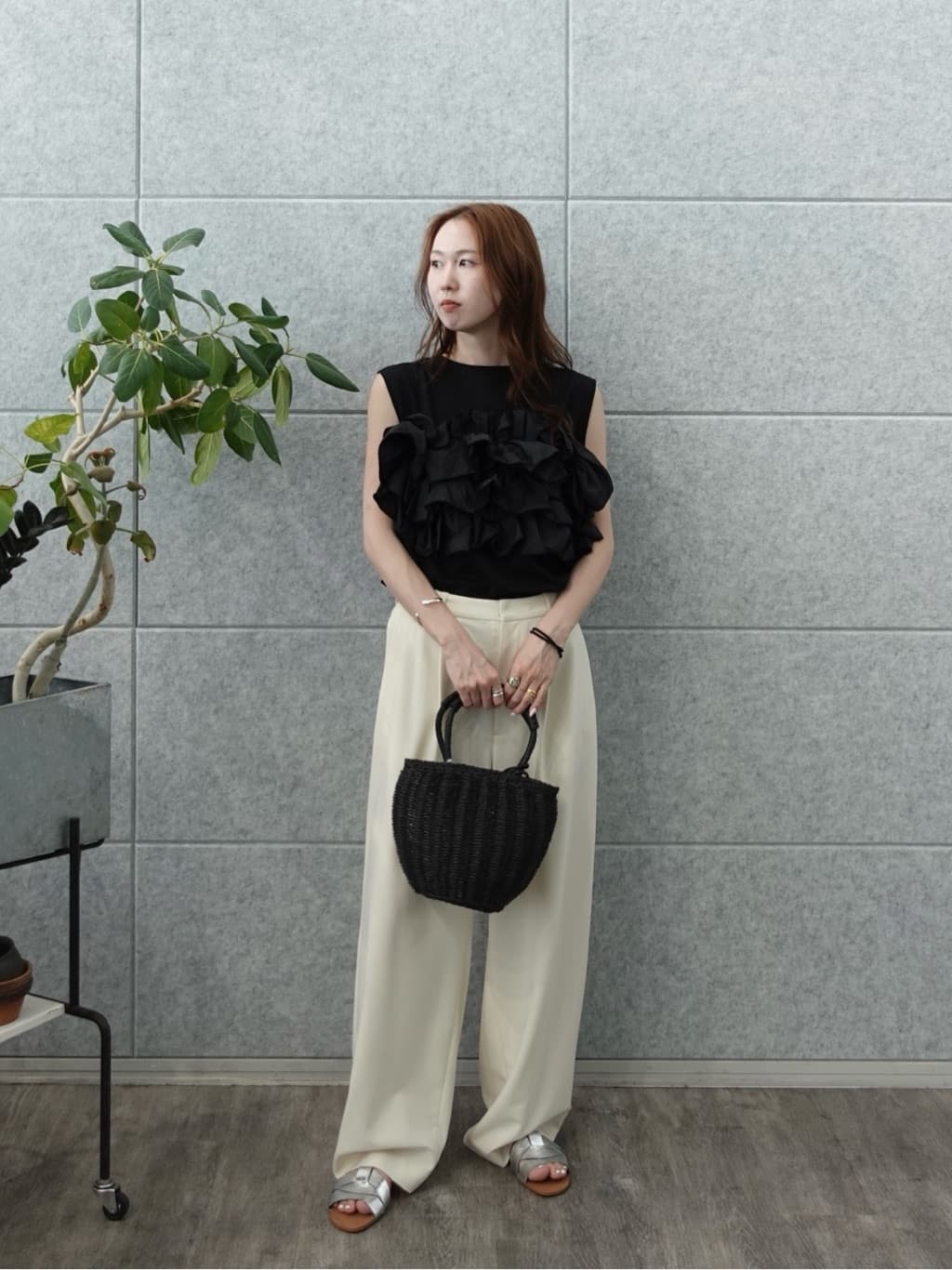 mitsukiさんの「INDIVI｜バッククロスモードパンツ」を使ったコーディネート