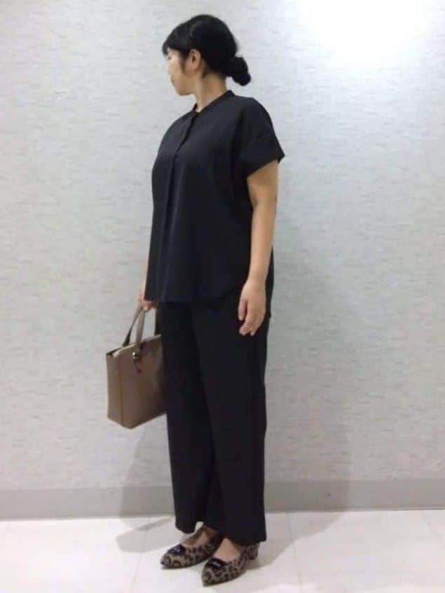 sakoさんの「Reflect｜【E‐QUALITY／ウエスト総ゴム／セットアップ／単品使いOK◎】ブラウス＋ストレートパンツセット」を使ったコーディネート