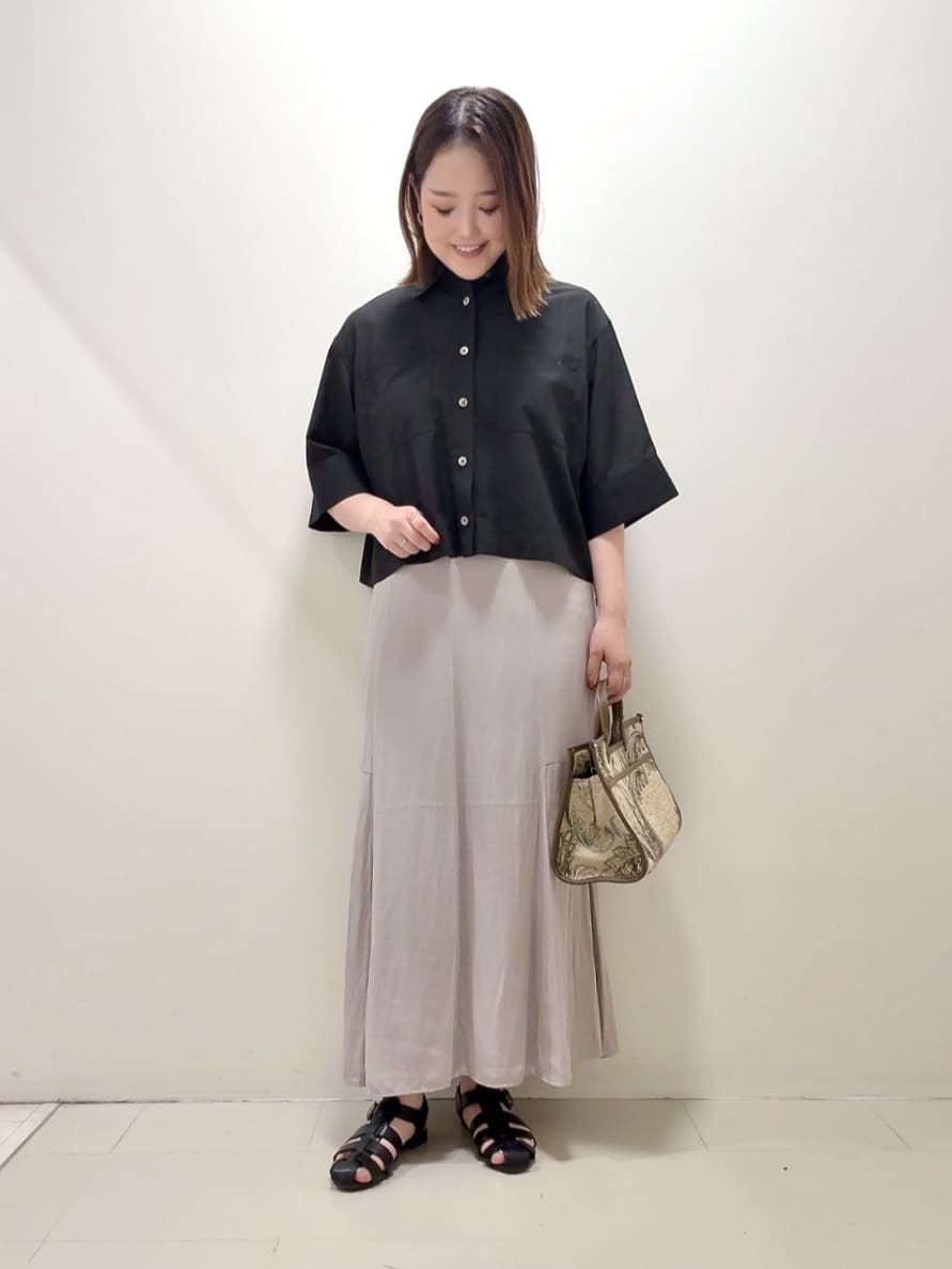 YUIさんの「UNTITLED｜【前開き/洗える】ショート丈シアーシャツ」を使ったコーディネート