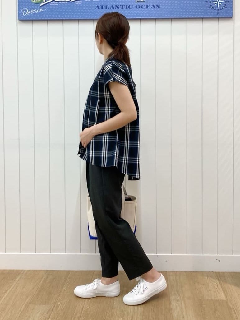 yoshiさんの「Dessin｜【ウエストゴム・洗える】センターライン入りテーパードパンツ（XS～L）」を使ったコーディネート
