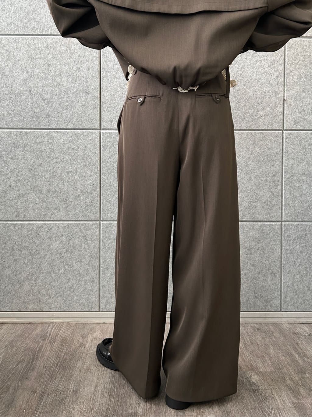 harunaさんの「CODE A｜urban tailor wide trousers」を使ったコーディネート