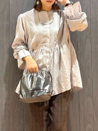 meiさんの「SHOO･LA･RUE｜【S-LL】大人フェミニン ペプラム風フリルブラウス」を使ったコーディネート