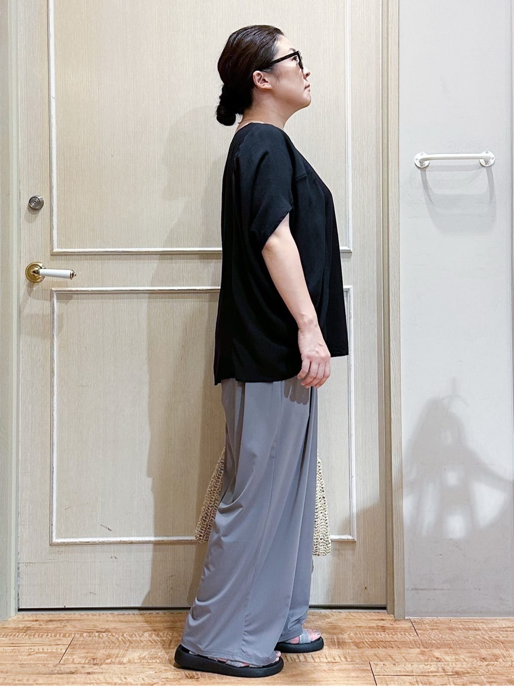 umeさんの「SHOO･LA･RUE｜【S-LL/ひんやり/UV】リラクシーな穿き心地 エアリーワイドパンツ」を使ったコーディネート