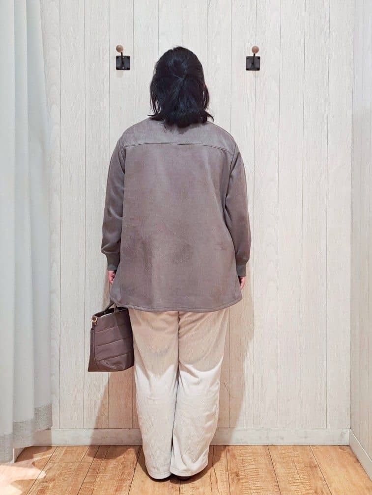 kotomiさんの「SHOO･LA･RUE｜【S-LL】滑らかタッチが癖になる Aラインスエード調トップス」を使ったコーディネート