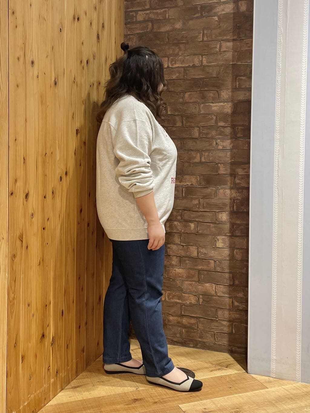 Risaさんの「SHOO･LA･RUE｜【高レビュー/SS-LL/美脚シルエット】自然に体型カバー イージーデニム テーパードパンツ」を使ったコーディネート