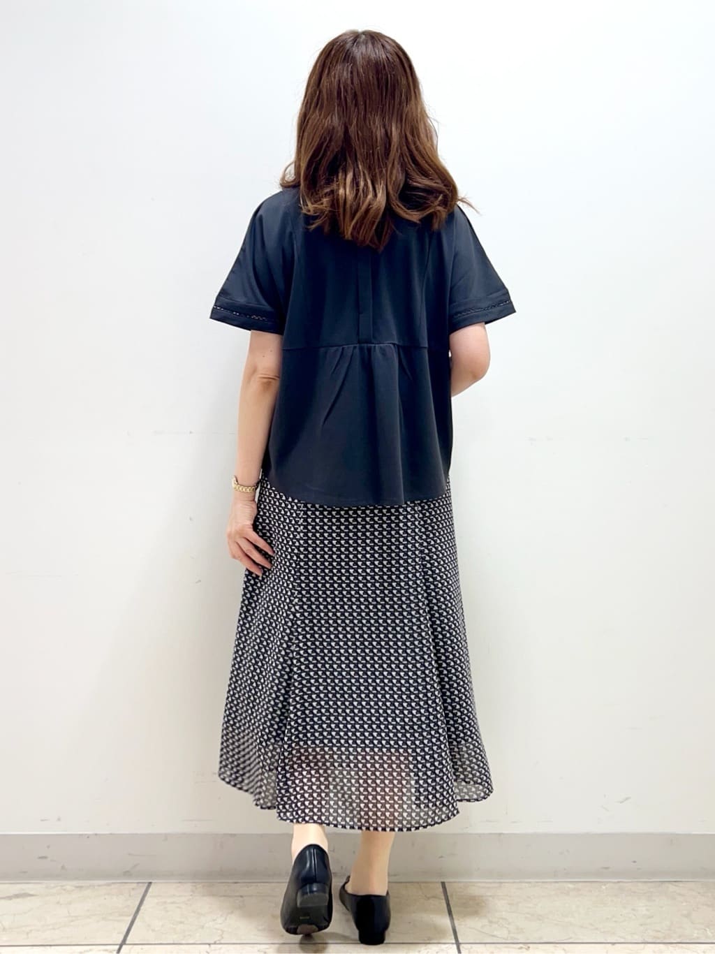 yuさんの「Reflect｜【WEB先行カラーあり／マシンウォッシュ可／ウエスト総ゴム】コツキ幾何柄ロングスカート」を使ったコーディネート