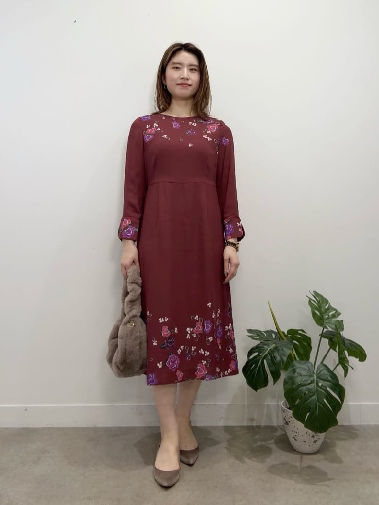 Suma Una本部スタッフさんの「SunaUna｜【co creation and yours／SS～L】花柄パネルワンピース」を使ったコーディネート