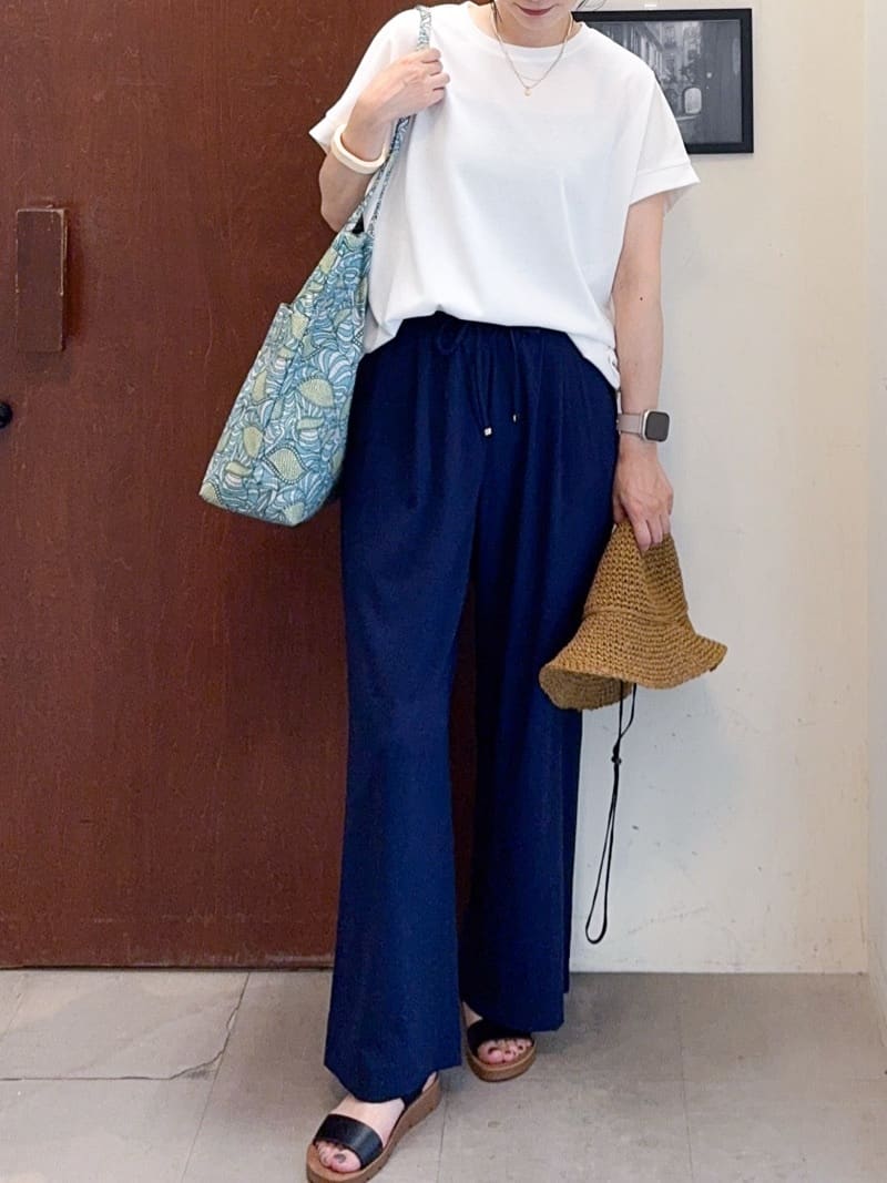 𝐇𝐢𝐫𝐨𝐦𝐢さんの「SHOO･LA･RUE｜【S-LL/汗ジミ軽減/ひんやり/UV】体型カバーに タック入りドルマントップス」を使ったコーディネート