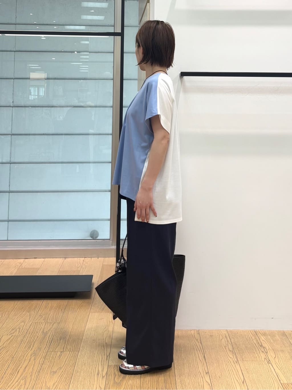 asamiさんの「INDIVI｜【洗える／汗ジミ防止】バイカラー＆アシメヘム Tシャツ」を使ったコーディネート