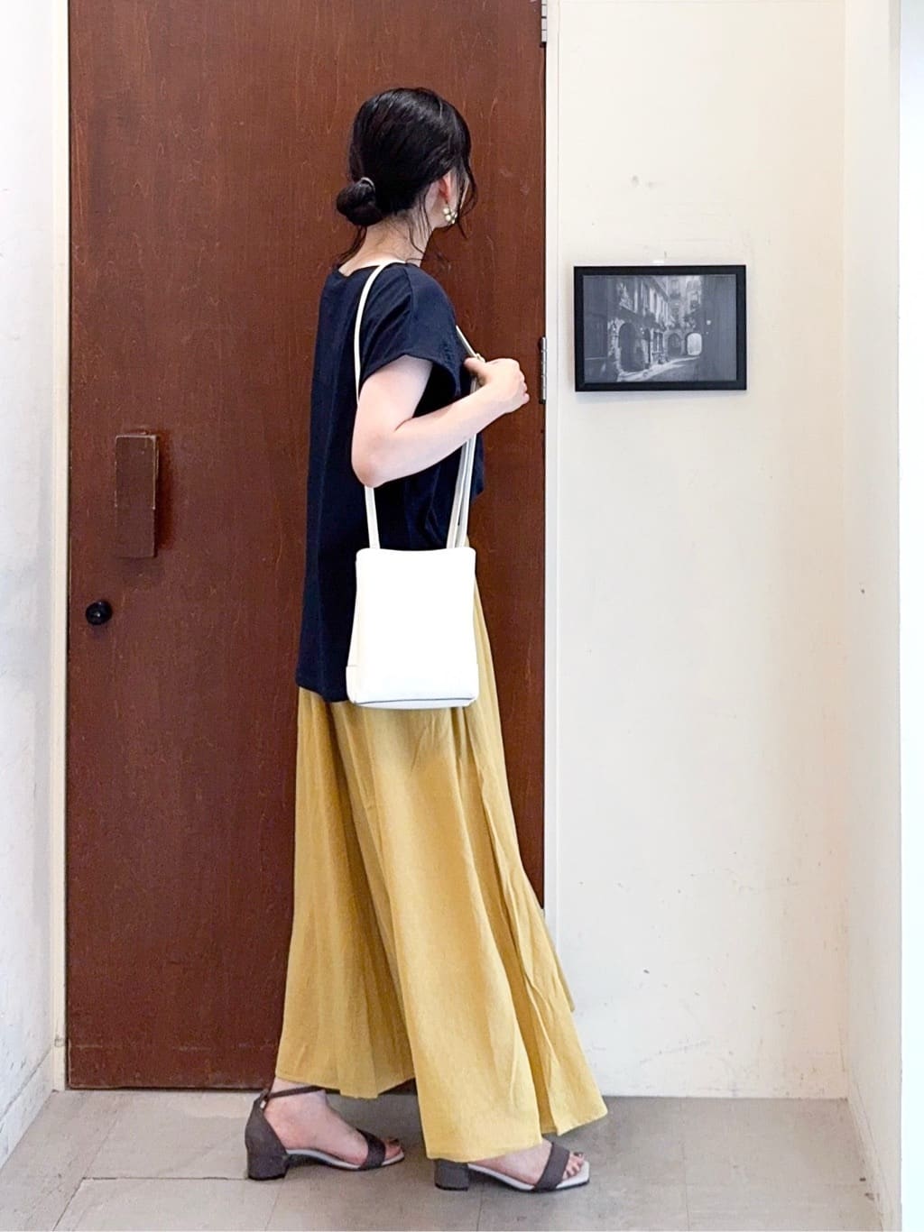 𝐇𝐢𝐫𝐨𝐦𝐢さんの「SHOO･LA･RUE｜【S-LL/裏地ひんやり】エアリーで涼やか 大人のシアースカーチョ」を使ったコーディネート