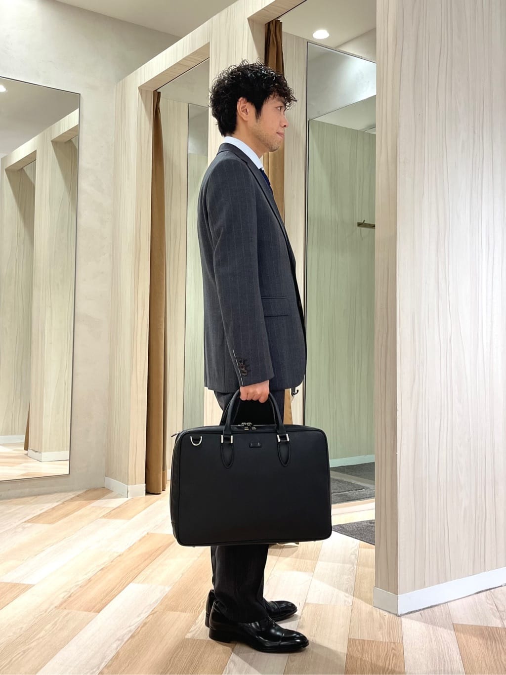 URAさんの「TAKEO KIKUCHI｜【THE FLAGSHIP】矢絣 ストライプ スーツ」を使ったコーディネート