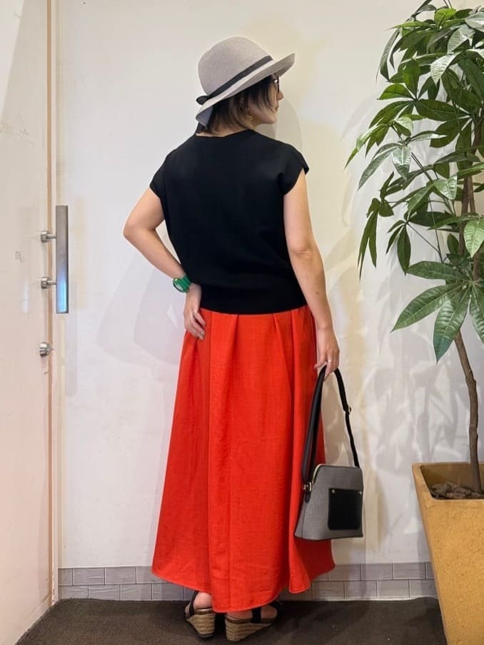 misakiさんの「SHOO･LA･RUE｜【高レビュー/着丈選べる】華やかさをプラスする アソートロングスカート」を使ったコーディネート