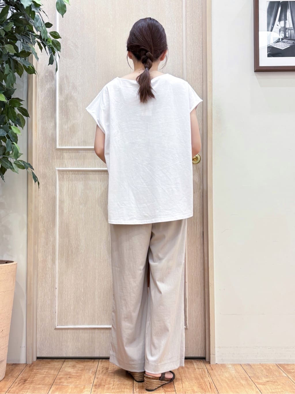 なみさんの「SHOO･LA･RUE｜【洗える/S-LL/体型カバー】レース使いが華やか フレンチスリーブコットンTシャツ」を使ったコーディネート