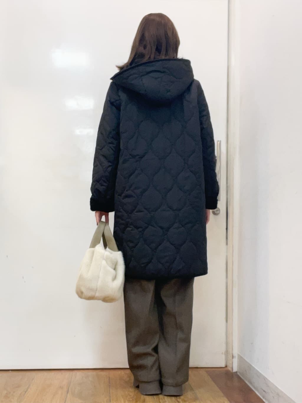sakiさんの「SHOO･LA･RUE｜【洗濯機可／毛玉レス】シンプルケーブル柄ニット」を使ったコーディネート