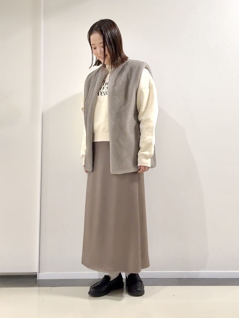 YUIさんの「UNTITLED｜【トレンド/ジレ】フェイクファーベスト」を使ったコーディネート