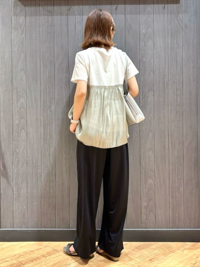 meiさんの「SHOO･LA･RUE｜【S-LL/ひんやり】インせず決まる ビスチェ風ドッキングトップス」を使ったコーディネート