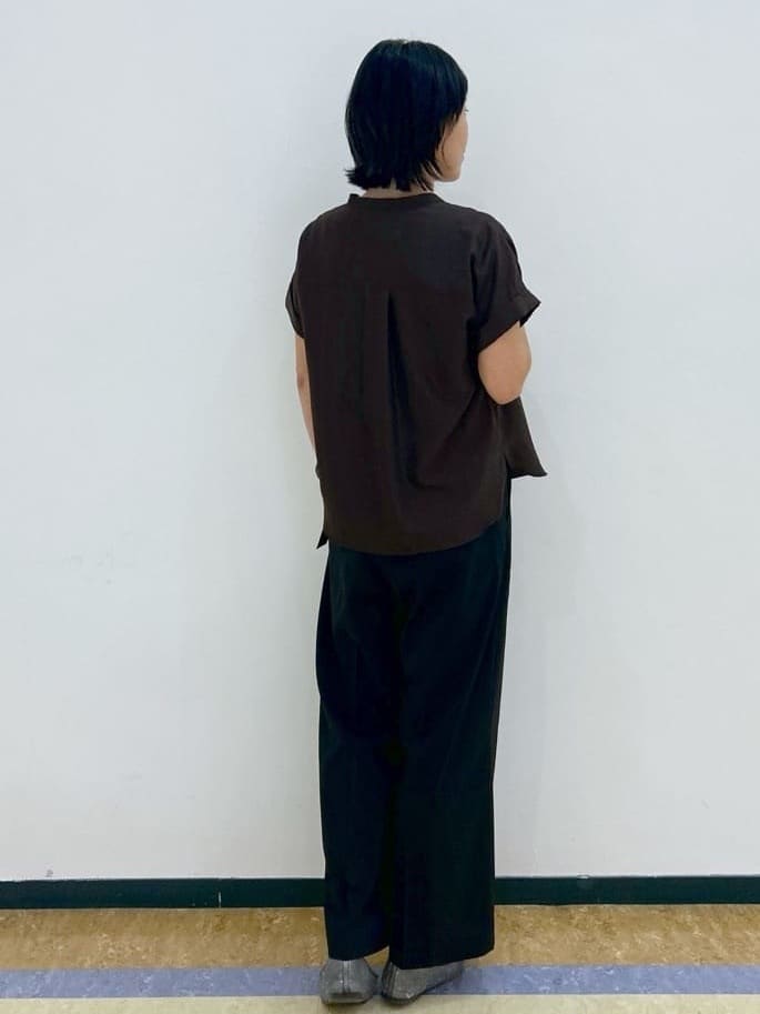 su.さんの「index｜ダブルポケットスキッパーブラウス【洗濯機洗い可／イージーアイロン】」を使ったコーディネート