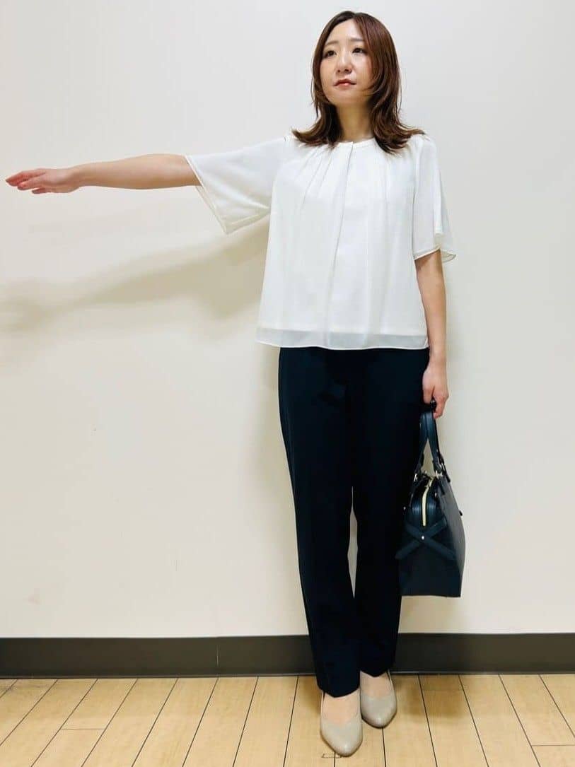 miiiさんの「Reflect｜【一枚着で着映え◎／ジャケットのインナーにも】フロント開きブラウス」を使ったコーディネート