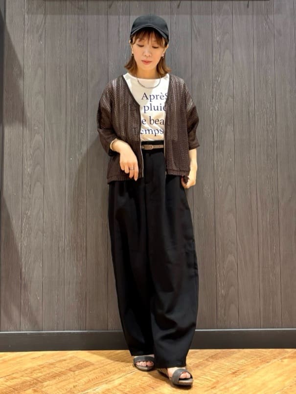 meiさんの「SHOO･LA･RUE｜【洗える/S-LL】季節の変わり目に 透かし柄が涼やか ジップブルゾン」を使ったコーディネート