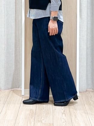 naoさんの「grove｜ニットベスト&times;シャツセット」を使ったコーディネート