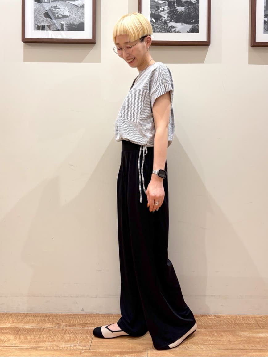 Ayumiさんの「SHOO･LA･RUE｜【洗える/S-LL】シルエット変化を楽しめる サッカーストライプ柄スキッパートップス」を使ったコーディネート