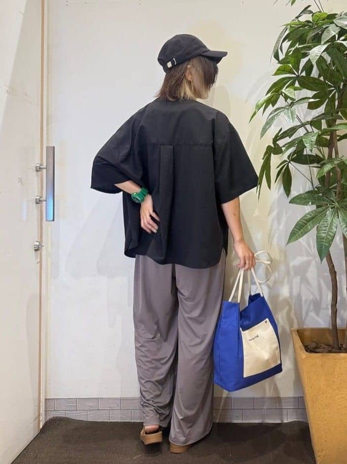 misakiさんの「SHOO･LA･RUE｜【S-LL/ひんやり/UV】リラクシーな穿き心地 エアリーワイドパンツ」を使ったコーディネート