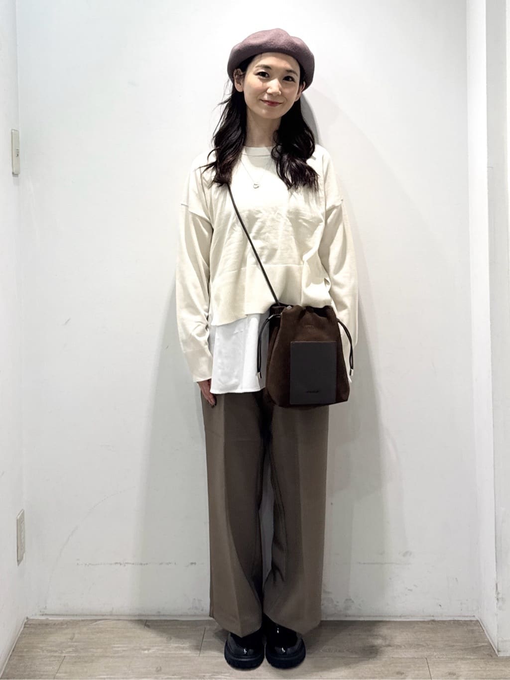 yuicciさんの「OPAQUE.CLIP｜《ツインセット》リラクシーサイドスリットニット&times;ドッキングタンク【洗濯機洗い可】」を使ったコーディネート