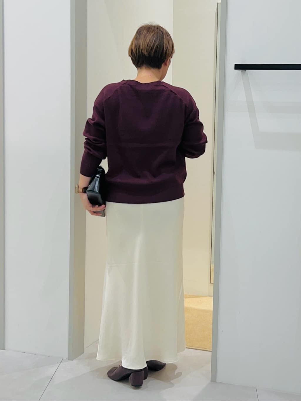 タナさんの「THE SHOP TK｜【すっきりシルエットが叶う】大人のためのVネックニット/毛玉になりにくい/静電気防止/洗濯機OK」を使ったコーディネート