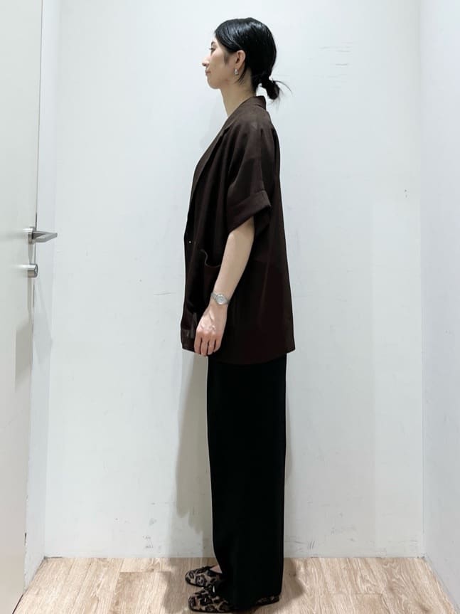momokoさんの「OPAQUE.CLIP｜メタリック刺繍ロゴTシャツ【接触冷感／洗濯機洗い可】」を使ったコーディネート