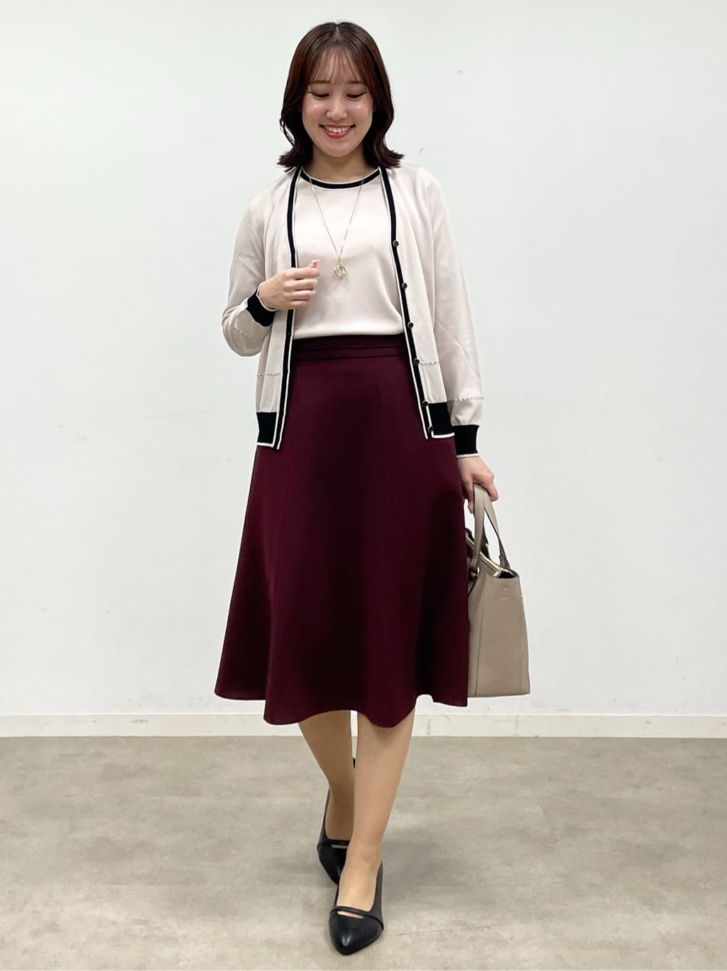 yukariさんの「Reflect｜【WEB先行カラーあり／手洗い可／アンサンブル可】バイカラーカーディガン」を使ったコーディネート