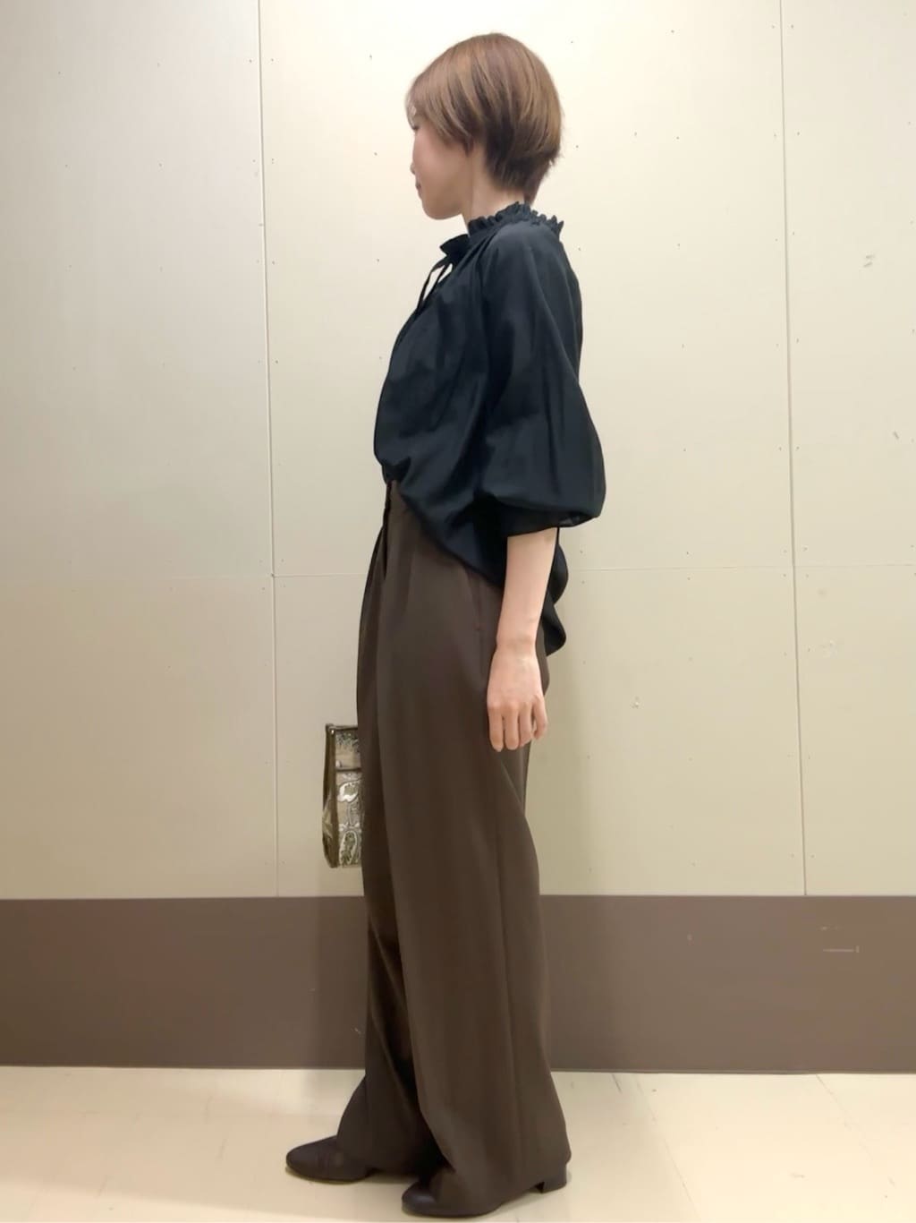 mioさんの「UNTITLED｜【洗える/はっ水/後ろウエストゴム】ストレッチ2タックワイドパンツ」を使ったコーディネート