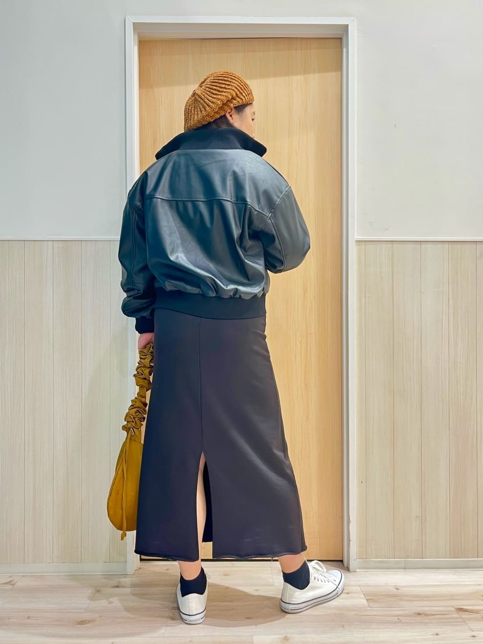 TUMU-TUMUさんの「SHOO･LA･RUE｜【S-LL】大人綺麗 レザー調リブブルゾン」を使ったコーディネート