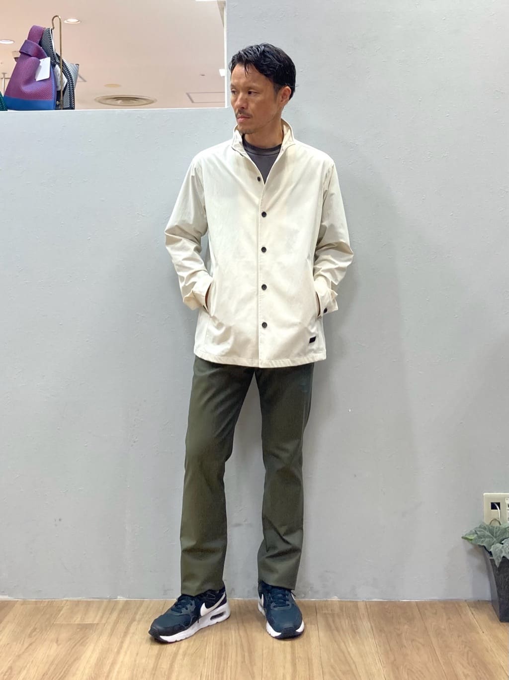 シュンさんの「TAKEO KIKUCHI｜【3D ナイロン ストレッチ】スタンドカラー シャツブルゾン」を使ったコーディネート