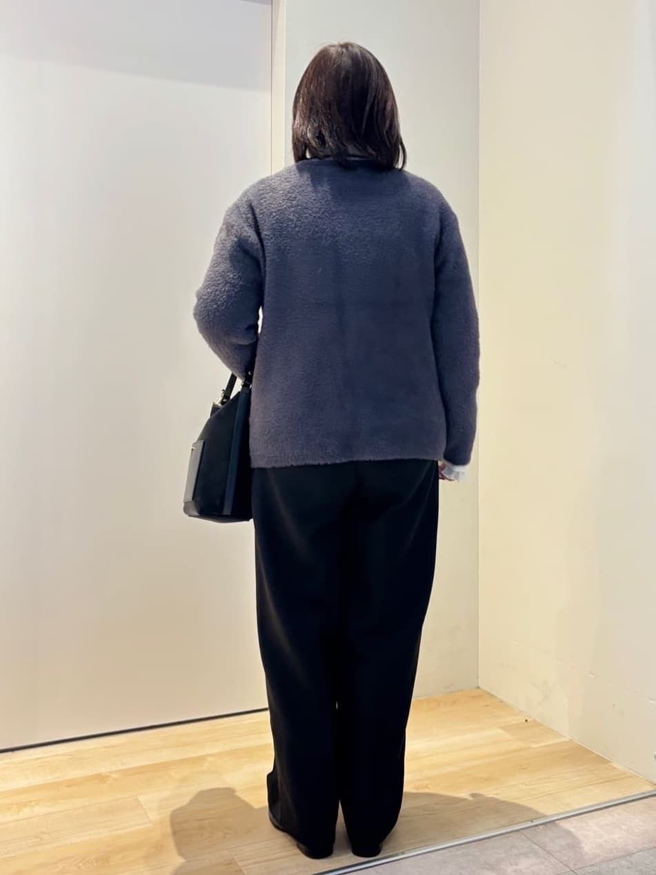ゆみさんの「grove｜軽やかフェザーで魅せる、クラシカルな主役カーディガン」を使ったコーディネート