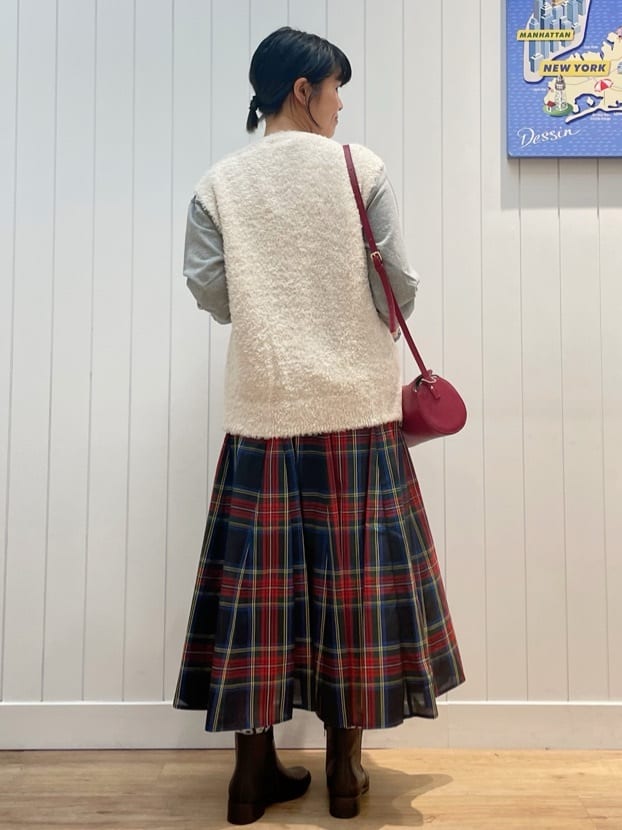 mikaさんの「Dessin｜【360度可愛い・洗える】バックヘンリーカットソー」を使ったコーディネート