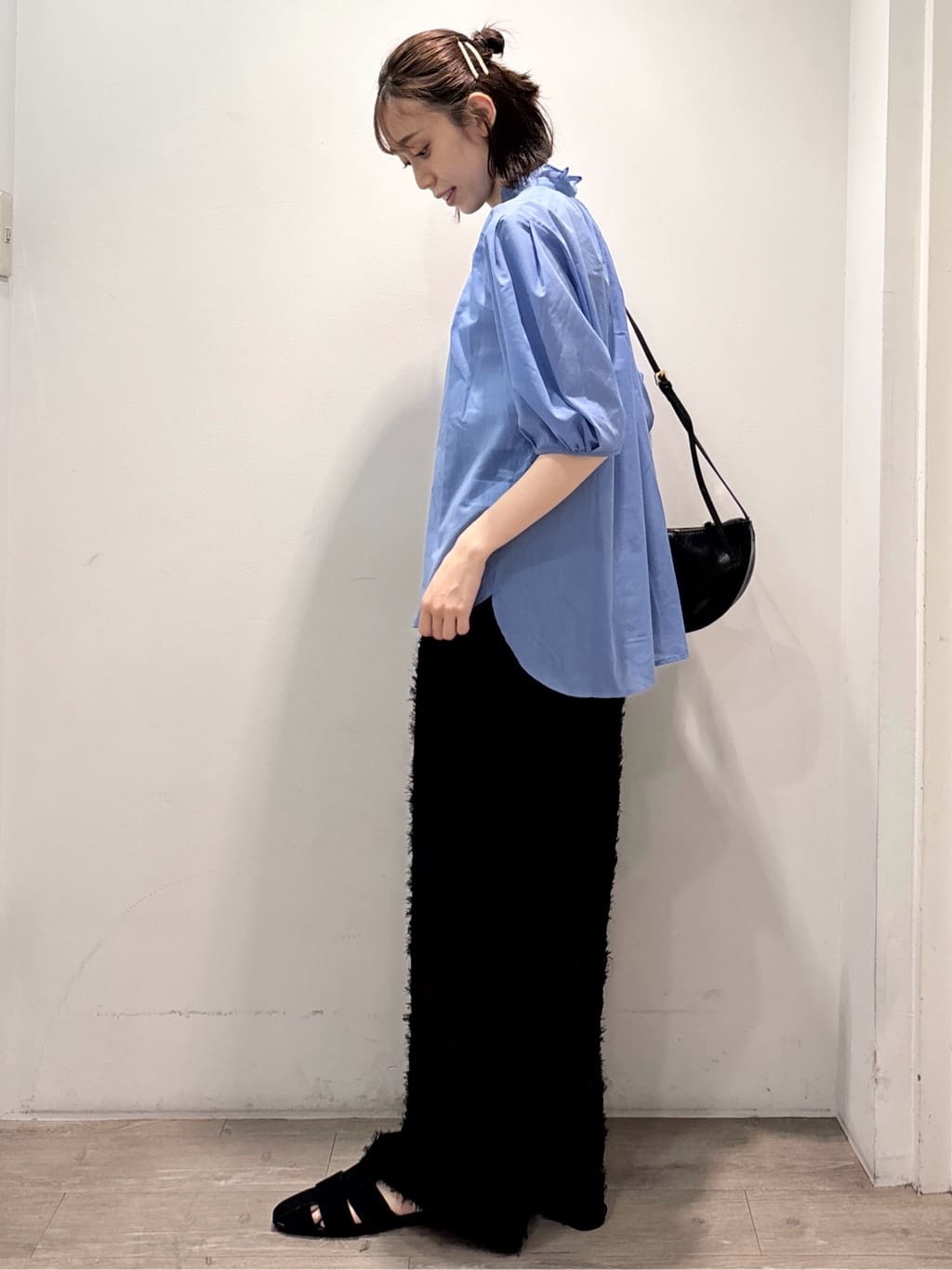 ぶまりんさんの「OPAQUE.CLIP｜シアーフリルネックブラウス【洗濯機洗い可】」を使ったコーディネート