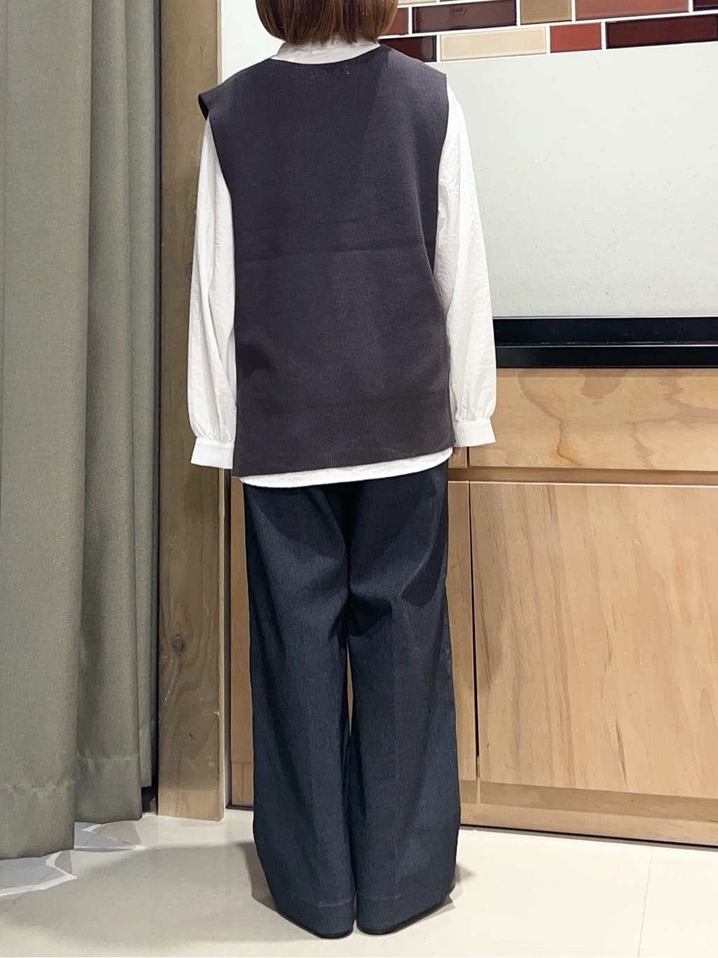 かのさんの「THE SHOP TK｜【春まで着られる】ニットベスト＆ブラウスセット/洗濯機OK」を使ったコーディネート