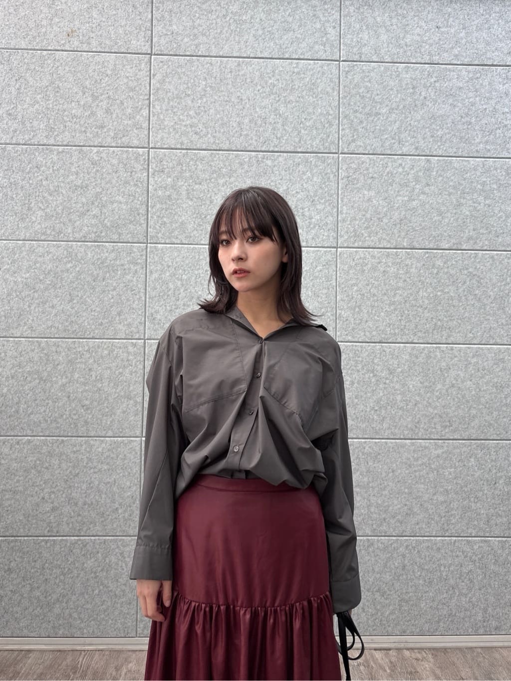 erikaさんの「INDIVI｜レザーライクマキシスカート」を使ったコーディネート