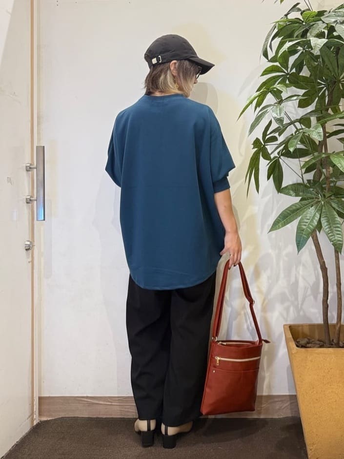 misakiさんの「SHOO･LA･RUE｜【S-LL/体型カバー】とろみ感が心地よい 裾タック ドルマンチュニック」を使ったコーディネート