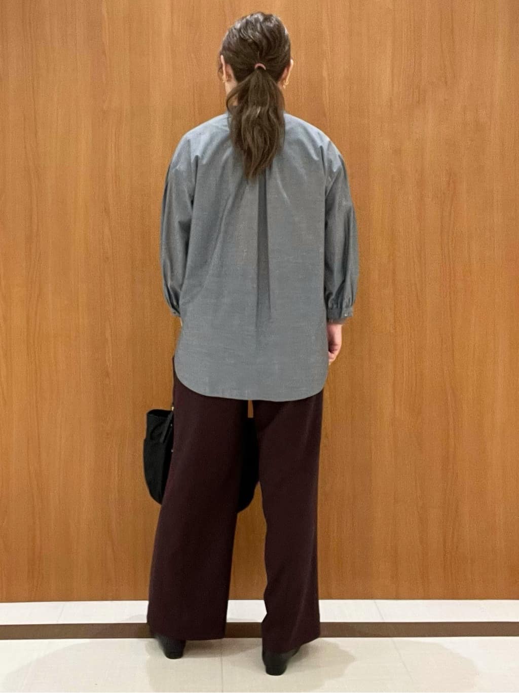Hiroさんの「Reflect｜【程よいゆとり感／体型カバー】ピンタックデザインシャンブレーブラウス」を使ったコーディネート