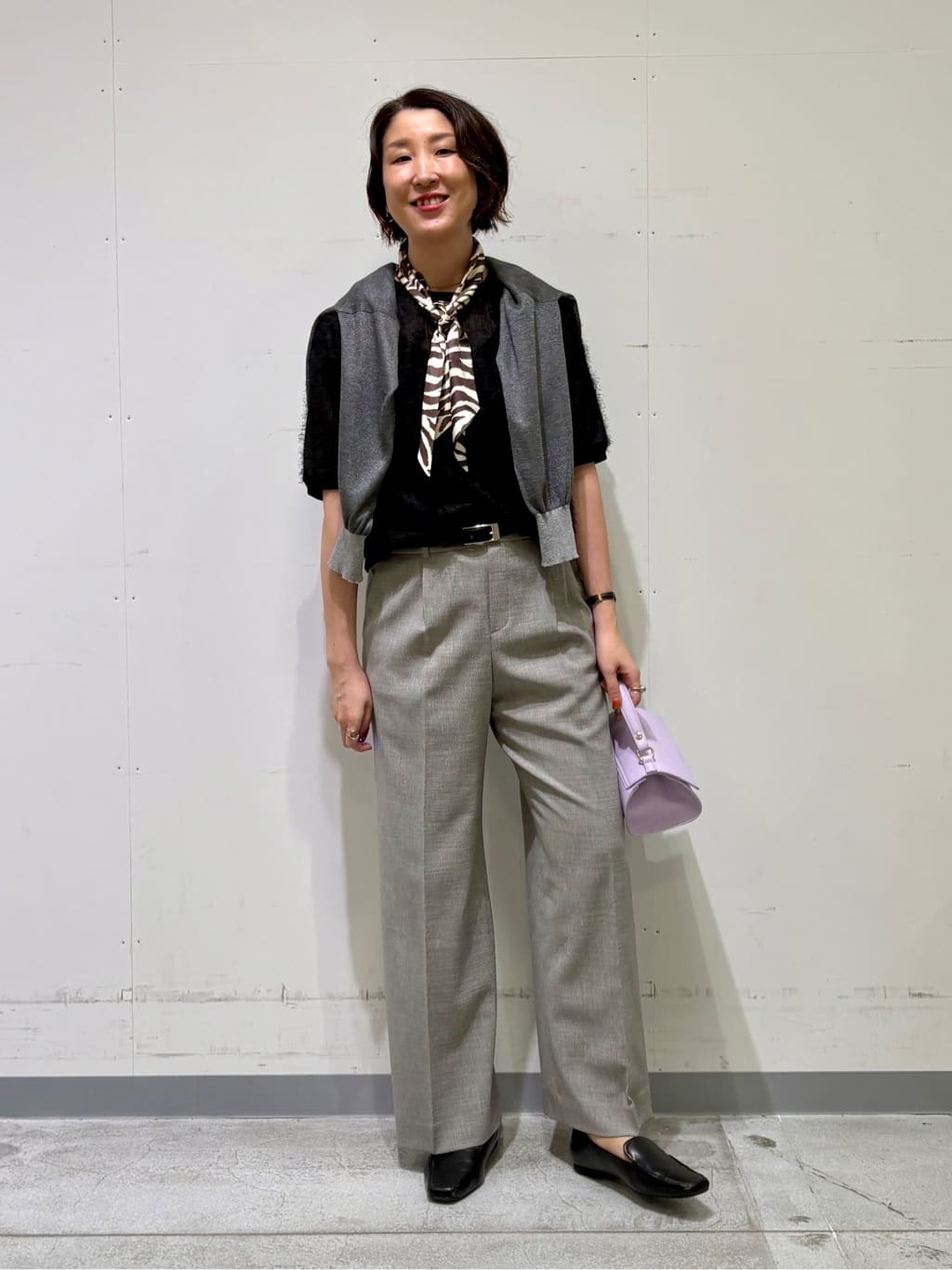 yuriさんの「INDIVI｜【洗える／セットアップ可能】凹凸ストレッチ素材ストレートパンツ」を使ったコーディネート