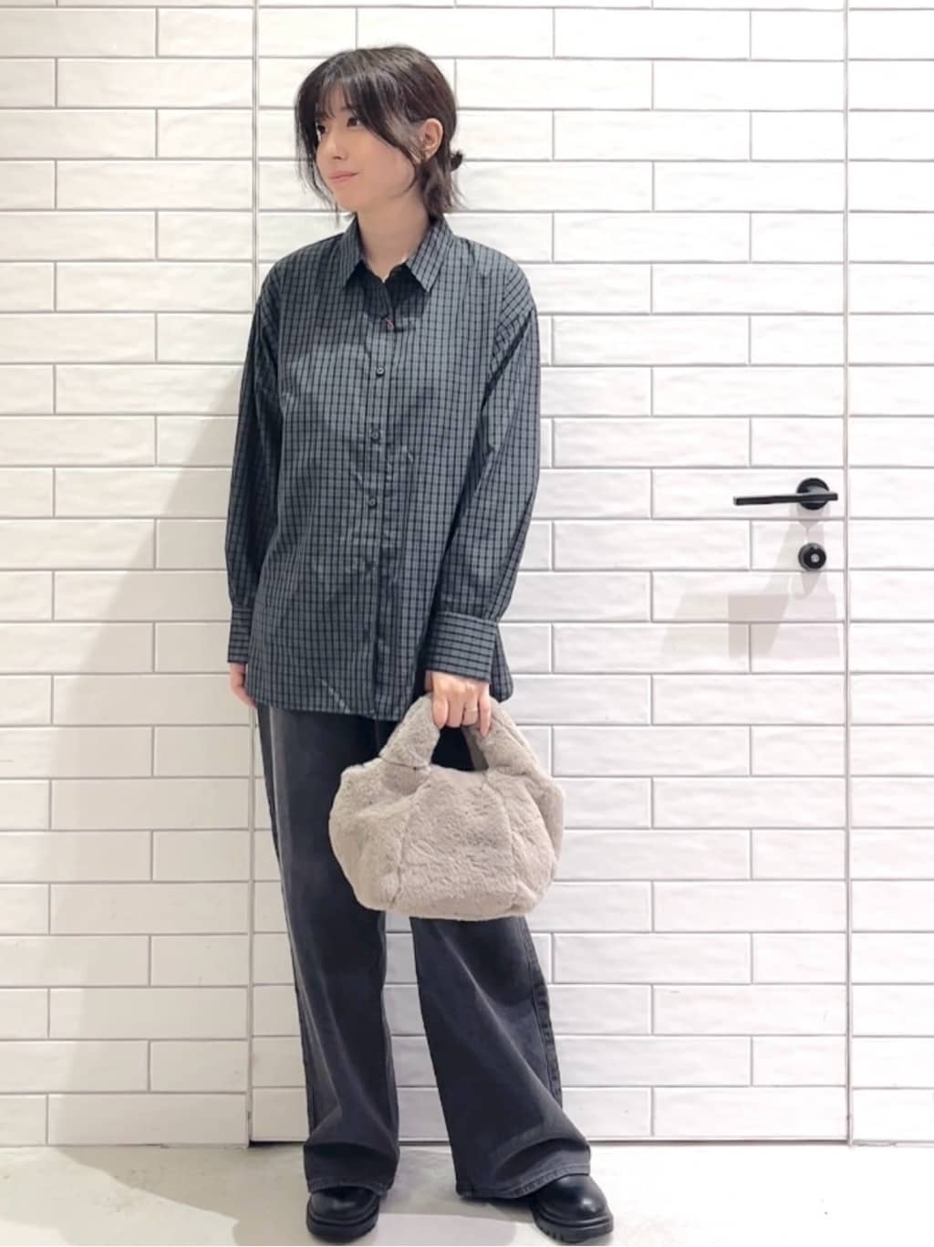 しおりさんの「OPAQUE.CLIP｜チェック柄レギュラーシャツ【洗濯機OK】」を使ったコーディネート