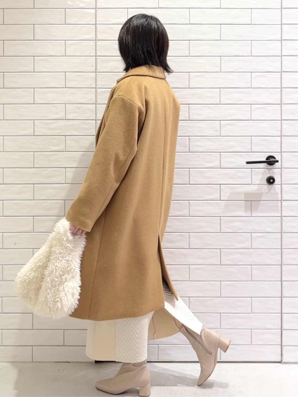 しおりさんの「OPAQUE.CLIP｜カシミヤブレンドウールチェスターコート」を使ったコーディネート