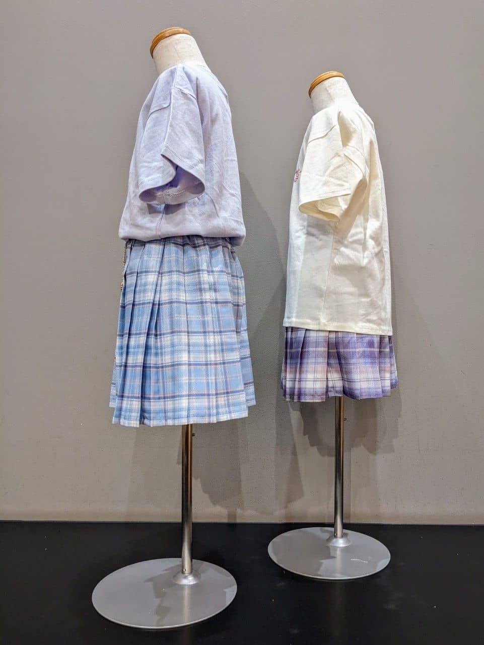 vacheさんの「SHOO･LA･RUE｜【100-150cm】刺繍ロゴ転写プリントGIRLSTシャツ」を使ったコーディネート