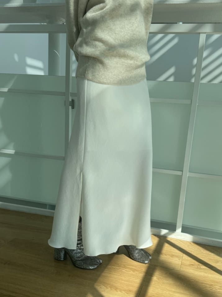 designer yukaさんの「CODE A｜M cloudy over V pullover」を使ったコーディネート
