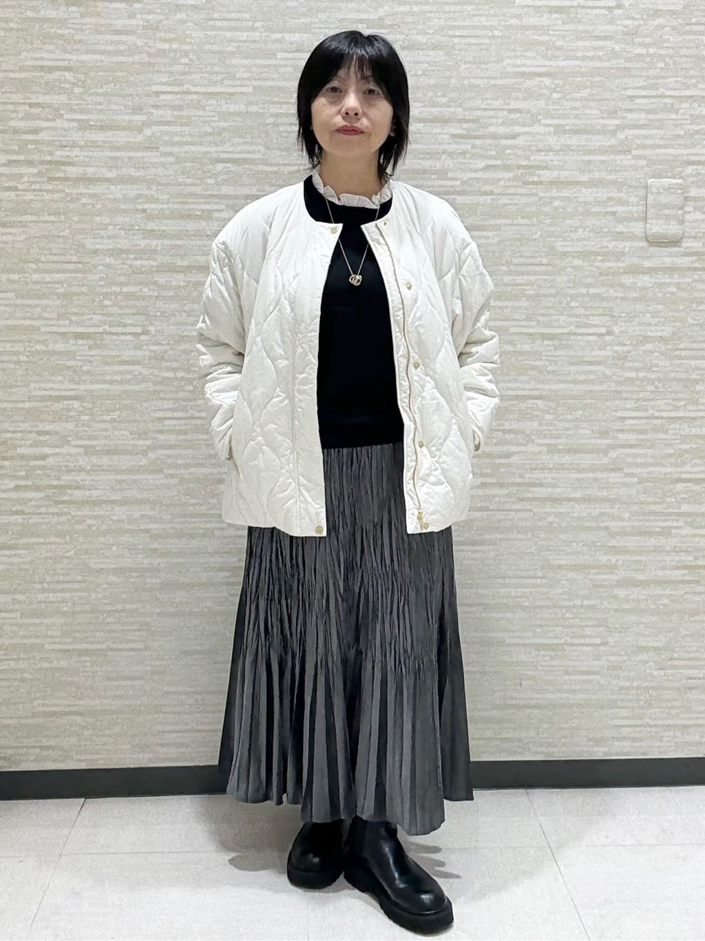 KITAさんの「UNTITLED｜【フリル取り外し可/きれいめエレガント】フリルシャツレイヤード風ニット」を使ったコーディネート