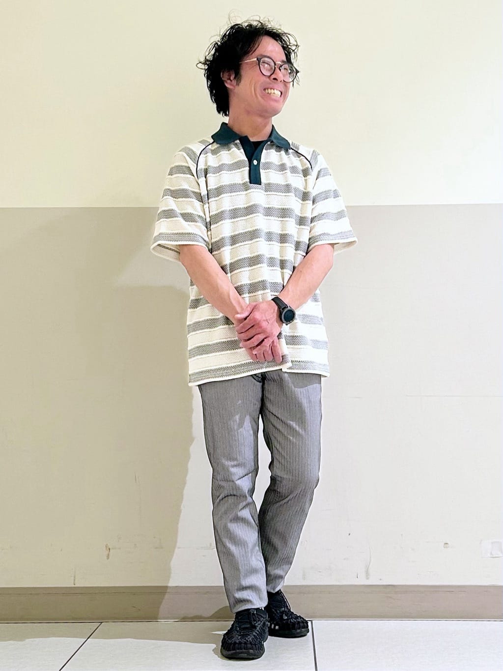 KENJI Iさんの「THE SHOP TK｜変形ボーダーポロシャツ【洗濯機OK】」を使ったコーディネート
