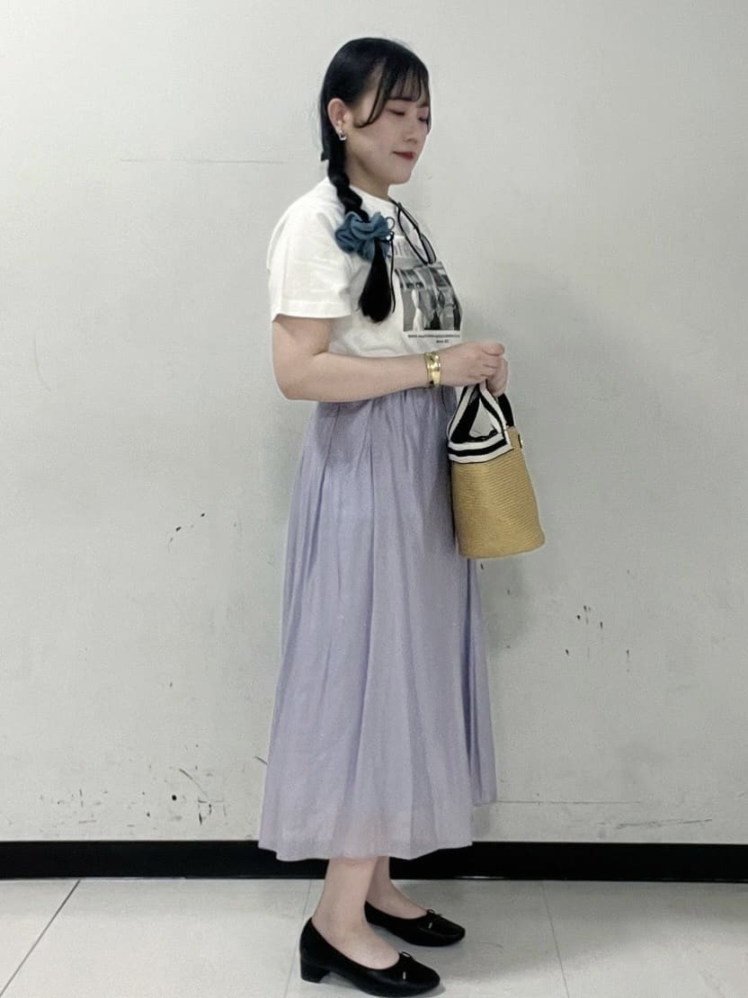 Hitomiさんの「index｜シアーギャザーフレアスカート【洗濯機洗い可】」を使ったコーディネート