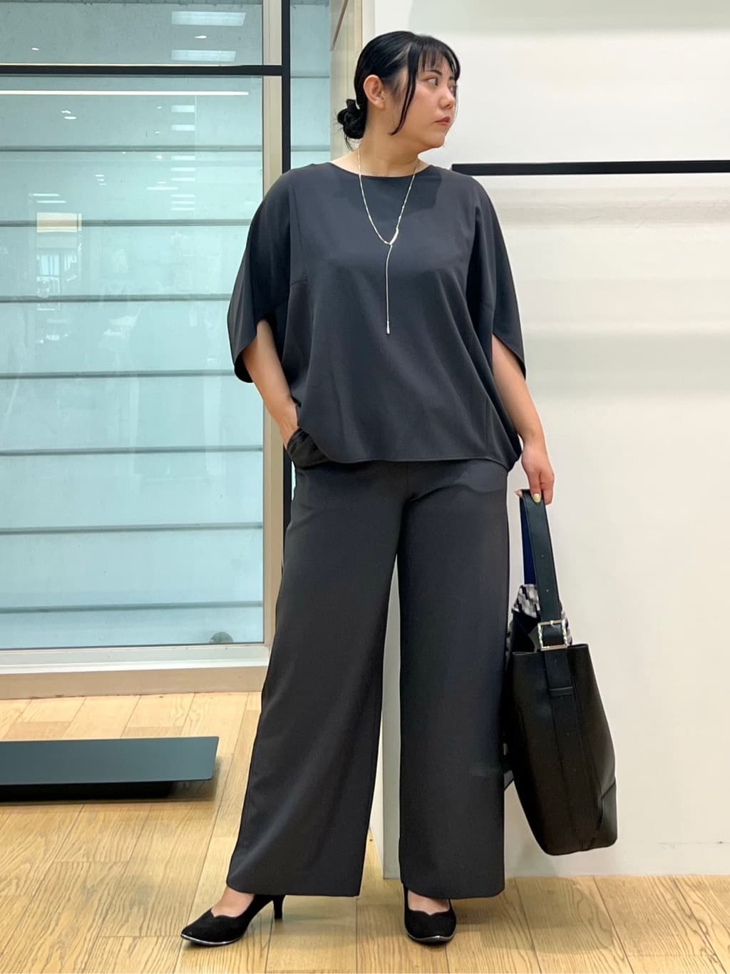 shimaさんの「INDIVI｜【体型カバー/SETUP可能】ジョーゼット　ドルマンブラウス」を使ったコーディネート