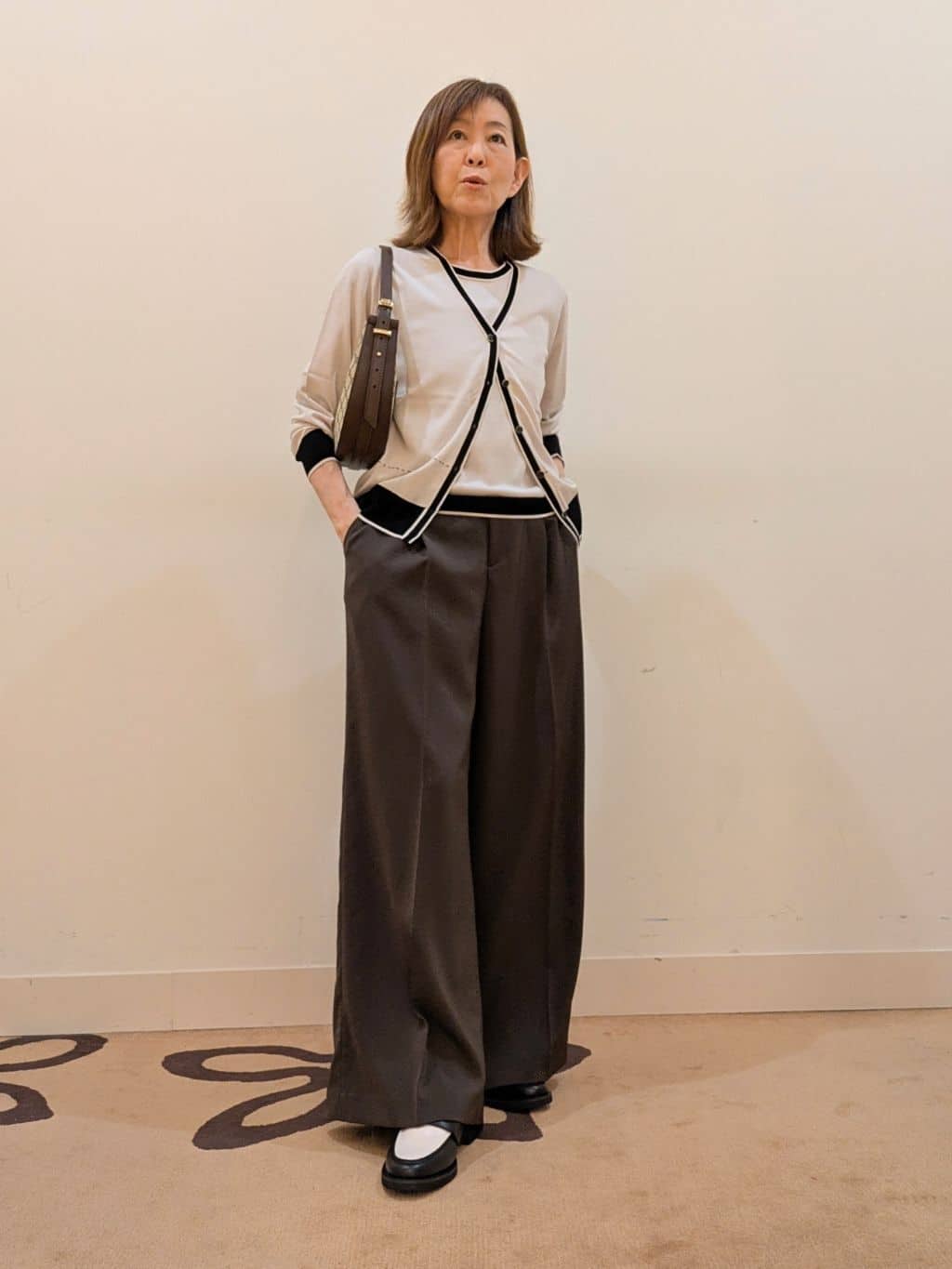 Leoさんの「Reflect｜【WEB先行カラーあり／手洗い可／アンサンブル可】バイカラー五分袖ニット」を使ったコーディネート